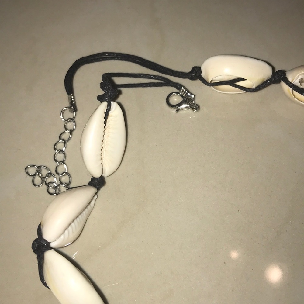 Boho Sea Shell Choker Beige Black Rope - Picture 5 of 6